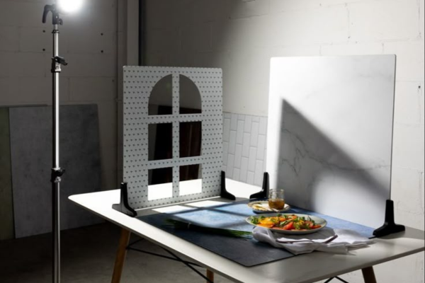 Neste artigo, vamos explorar como as sombras, quando utilizadas de forma intencional, ajudam a criar uma narrativa visual forte